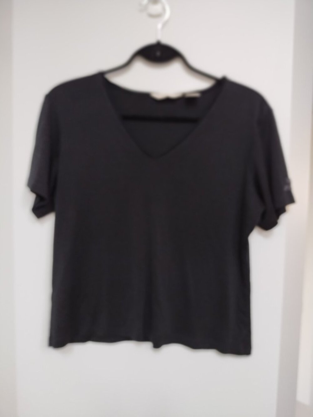 Tommy Bahama v neck silk /cotton blend tee